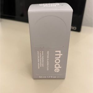 Brand new in box and never used. Rhode peptide glazing fluid